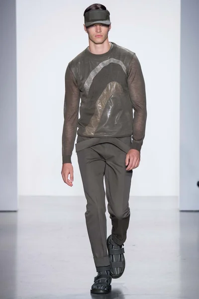Look 12
